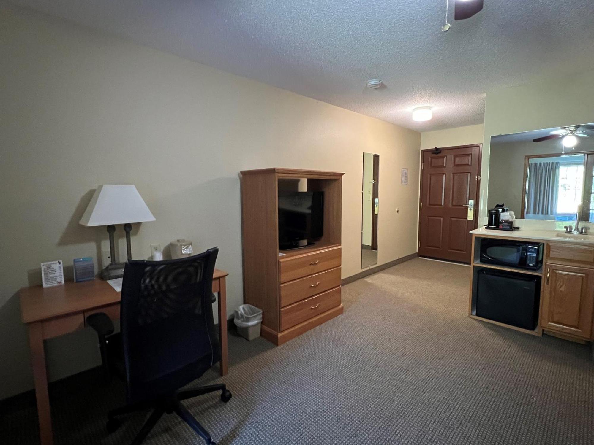 Country Inn Walker Екстериор снимка