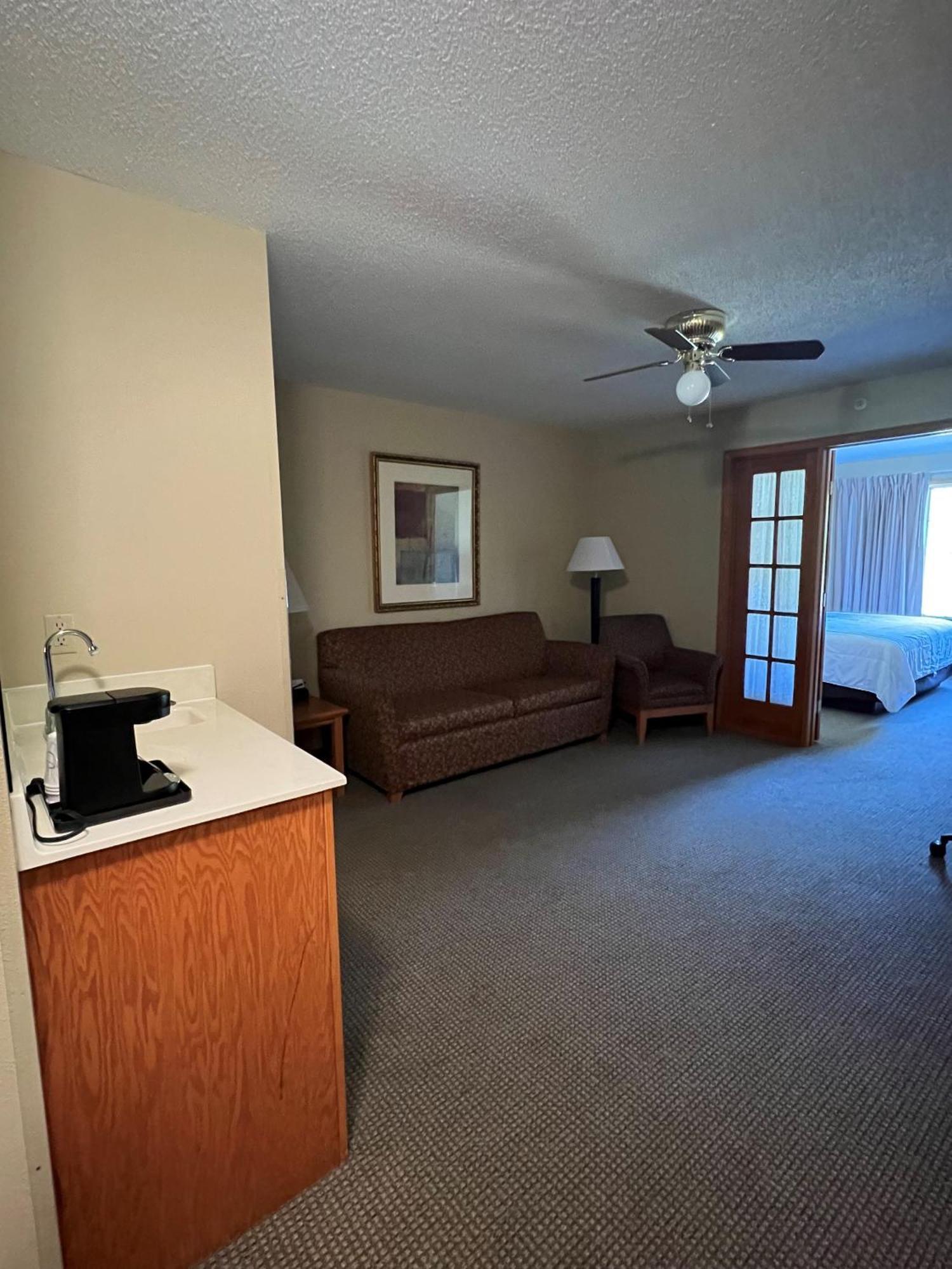 Country Inn Walker Екстериор снимка