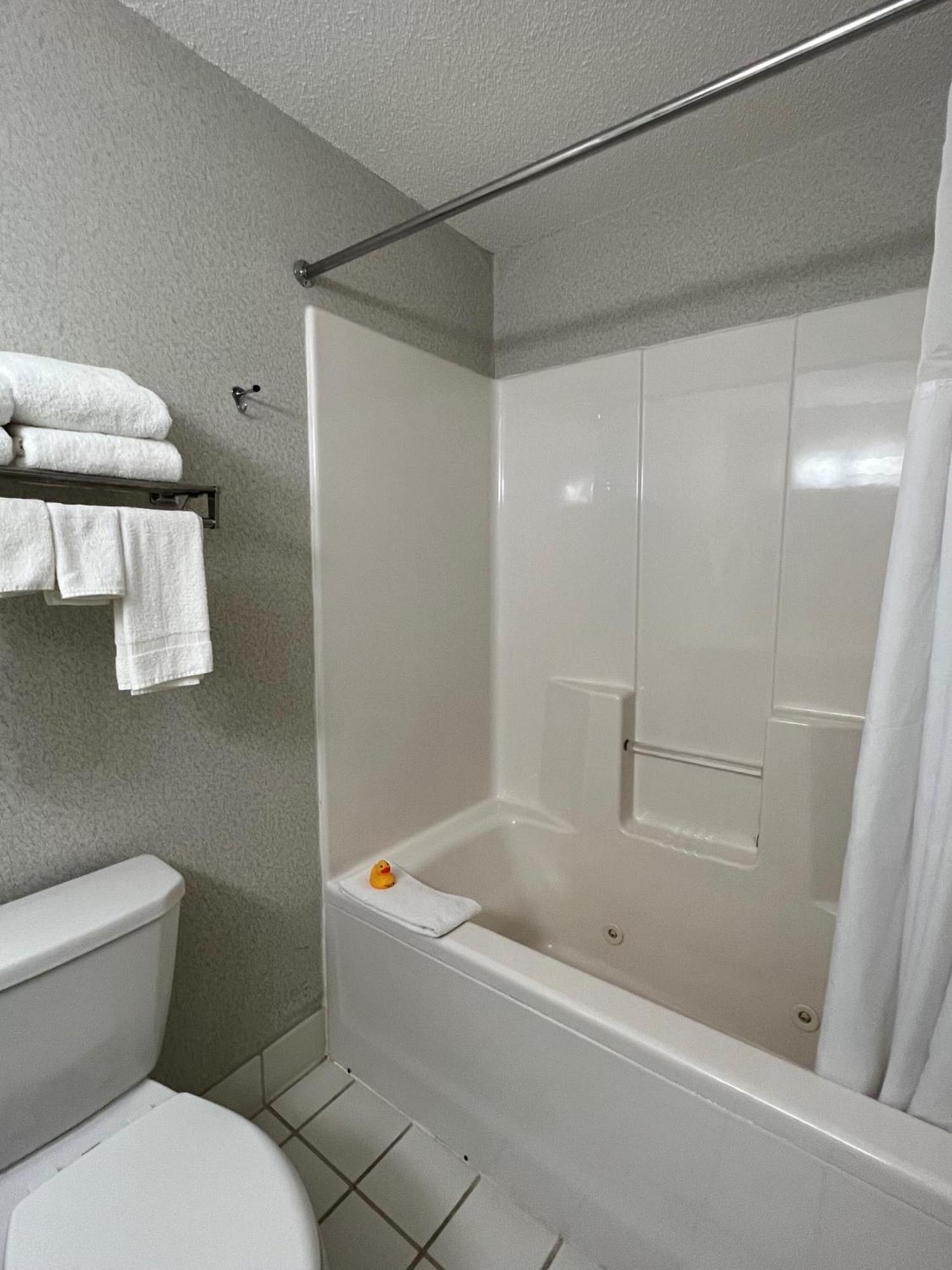 Country Inn Walker Екстериор снимка
